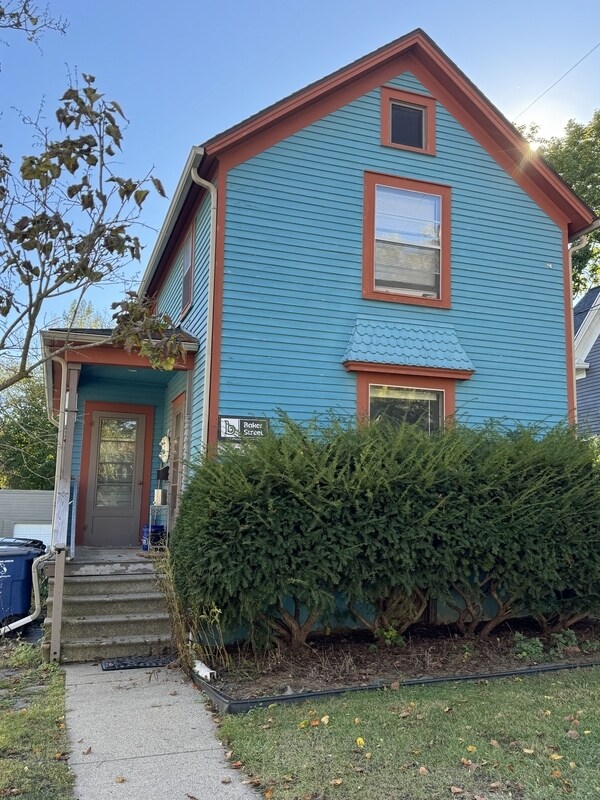 property at 605 W Washington St