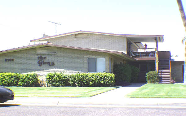 The Glens in Phoenix, AZ - Building Photo