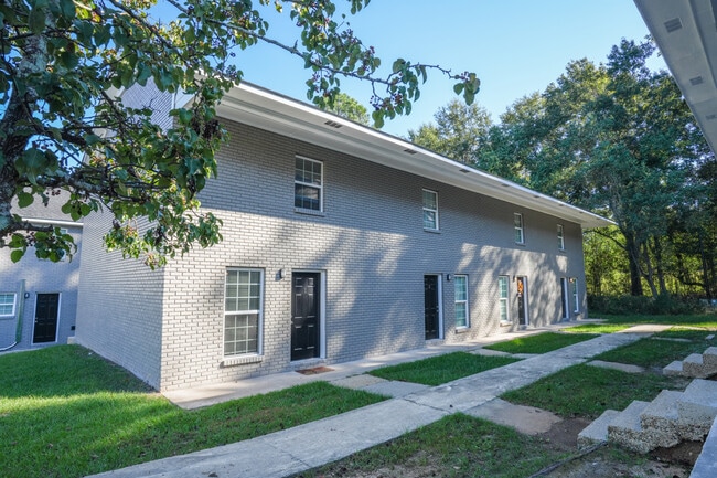 Newly Major Renovated Beverly Manor in Hattiesburg, MS - Building Photo - Building Photo