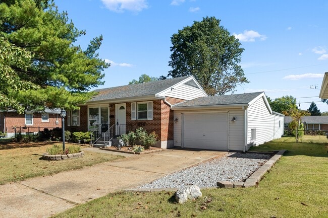 1120 Gahan Dr in Florissant, MO - Building Photo - Building Photo