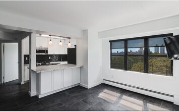 300 W 110th St, Unit 8E in New York, NY - Foto de edificio - Building Photo