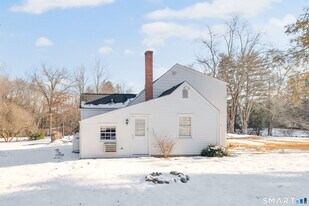 70 Cranbury Rd in Norwalk, CT - Building Photo