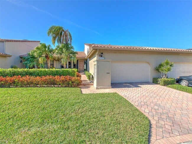 2377 Harbour Oaks Dr in Longboat Key, FL - Building Photo - Building Photo
