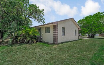 732 Neil Rd in West Palm Beach, FL - Building Photo - Building Photo