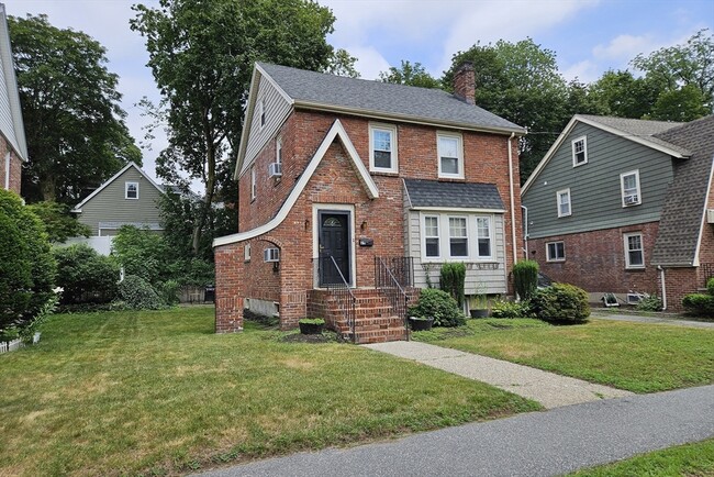 25 Essex St in Medford, MA - Building Photo - Building Photo