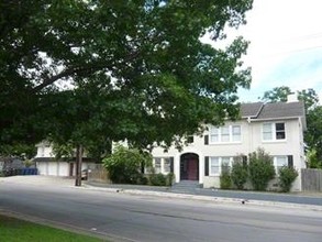 1802 W Gramercy Pl in San Antonio, TX - Building Photo - Building Photo