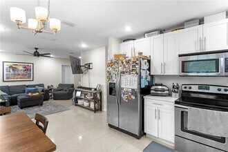 4215 W Bay Vista Ave in Tampa, FL - Foto de edificio - Building Photo