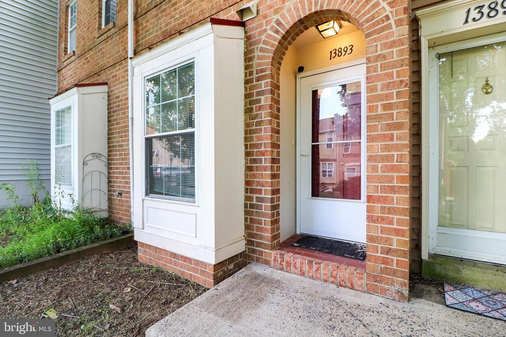 13893 Oyster Point Ct in Chantilly, VA - Building Photo