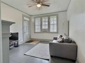 2346 College St in Montgomery, AL - Foto de edificio - Building Photo