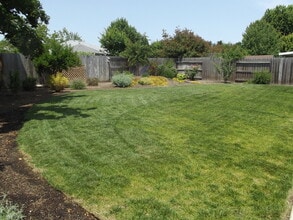 2122 Martin Dr in Medford, OR - Building Photo - Building Photo