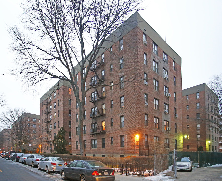 2620 E 13th St in Brooklyn, NY - Building Photo