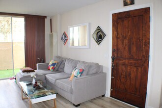 3955 Nobel Dr, Unit 189 in San Diego, CA - Building Photo - Building Photo