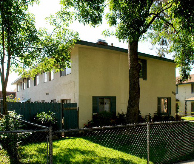 1032 N Sacramento Ave in Ontario, CA - Building Photo - Building Photo