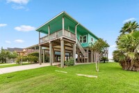 715 Todville Rd in Seabrook, TX - Foto de edificio - Building Photo