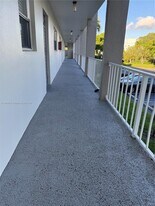 8595 Sunrise Lakes Blvd in Sunrise, FL - Building Photo