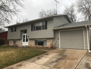 1121 Ponderosa Dr in Fort Collins, CO - Building Photo - Building Photo