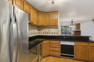 104 Round Hill Rd in Dobbs Ferry, NY - Building Photo - Building Photo