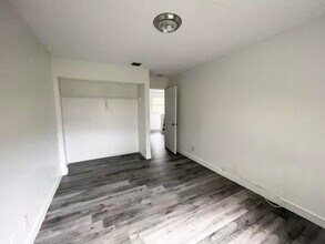 521 Cypress Way W in Palm Springs, FL - Building Photo - Building Photo