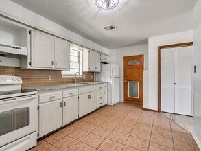 1506 Farmington Ave in Norman, OK - Building Photo - Building Photo