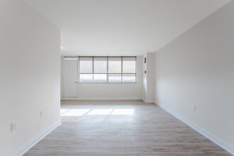 125 Neptune in Toronto, ON - Building Photo - Interior Photo