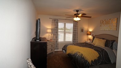 Watson Lane Townhomes in Bryan, TX - Building Photo - Building Photo