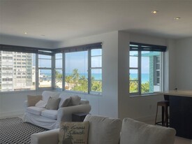 5255 Collins Ave, Unit 4G in Miami Beach, FL - Building Photo - Building Photo