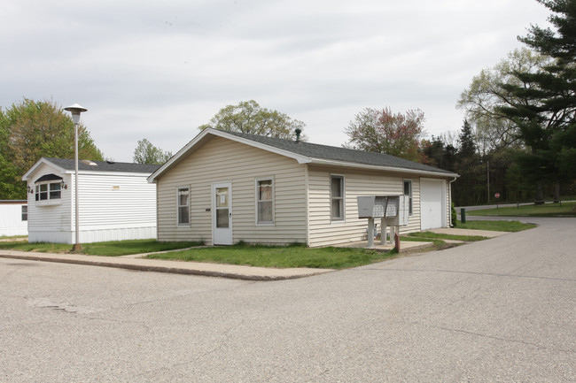 Crockery Mobile Home Park in Nunica, MI - Building Photo - Building Photo