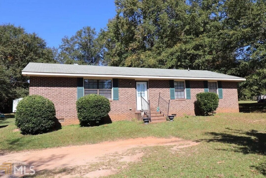 127 Pine Dr in Milledgeville, GA - Building Photo