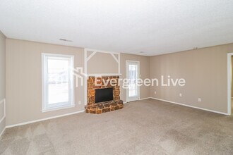 3434 Hallshire Dr in Memphis, TN - Building Photo - Building Photo