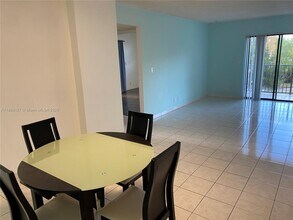 1900 Diana Dr in Hallandale Beach, FL - Building Photo - Building Photo