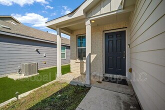 10735 Giacconi Dr in Converse, TX - Building Photo - Building Photo