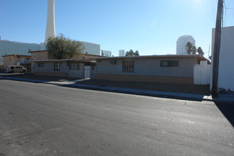 241-247 W Chicago Ave in Las Vegas, NV - Building Photo - Building Photo