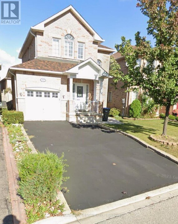3225 Bruzan Crescent in Mississauga, ON - Building Photo