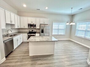 392 Crimsonwood Dr in Byhalia, MS - Building Photo - Building Photo