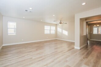 4375 Coyote Crest Ct in Las Vegas, NV - Building Photo - Building Photo