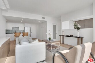 17350 Sunset Blvd in Los Angeles, CA - Building Photo - Building Photo