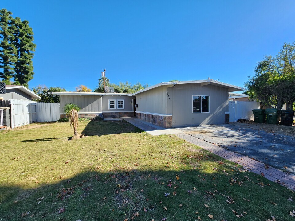 7756 Zelzah Ave in Reseda, CA - Foto de edificio