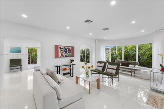 741 NE 87th St in El Portal, FL - Building Photo - Building Photo