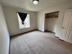 293 Sowell Dr in Shady Cove, OR - Building Photo - Building Photo