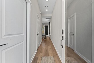 6704 Parker Grv Ln in Houston, TX - Foto de edificio - Building Photo