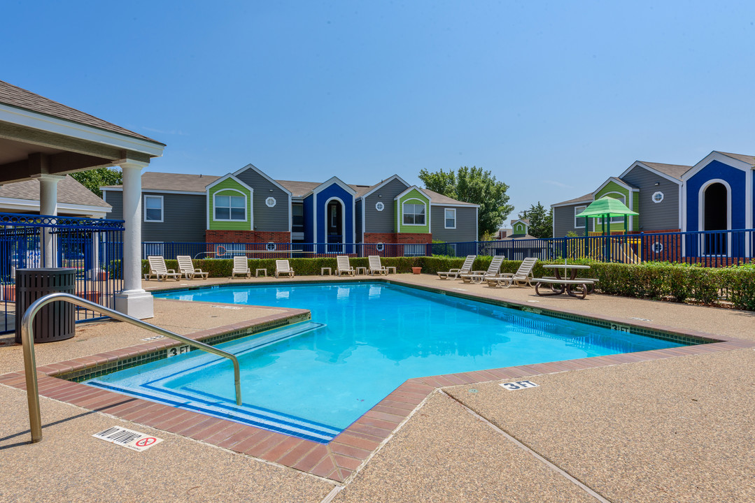 Country Park Apartment Homes in Denton, TX - Building Photo