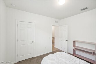 3421 Cancun Ct in Cape Coral, FL - Foto de edificio - Building Photo
