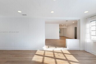 2515 Overbrook St in Miami, FL - Building Photo - Building Photo