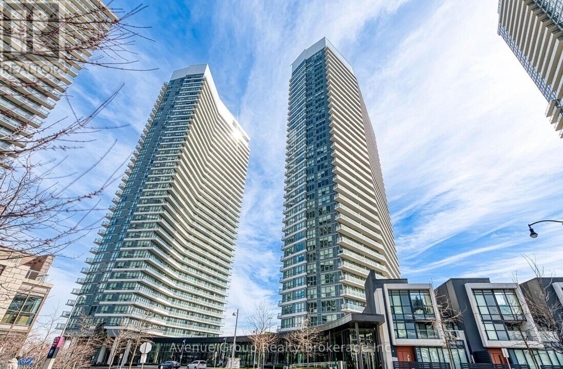 115 McMahon Dr in Toronto, ON - Building Photo