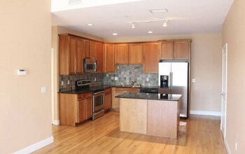 1950 N Logan St, Unit 1011 in Denver, CO - Building Photo - Building Photo