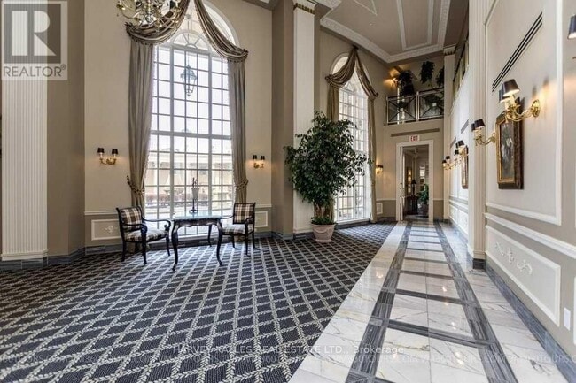 2285 Lake Shore Blvd W in Toronto, ON - Building Photo - Building Photo