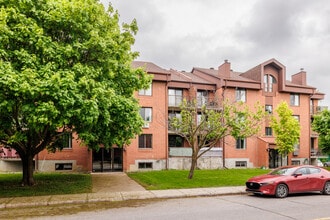 14629 Aumais Rue in Pierrefonds, QC - Building Photo - Building Photo