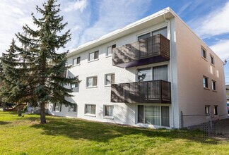 Westbrook Manor in Calgary, AB - Building Photo - Building Photo