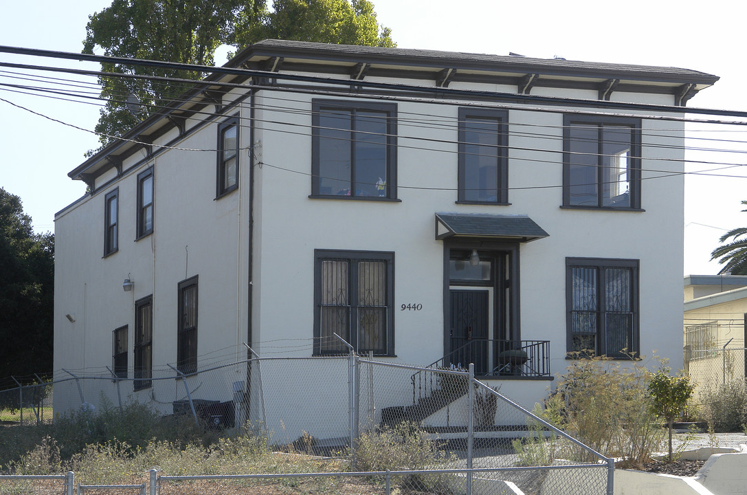 9440 MacArthur Blvd in Oakland, CA - Building Photo