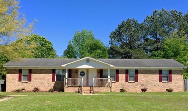 Gayfer Apartments in Fairhope, AL - Foto de edificio - Building Photo